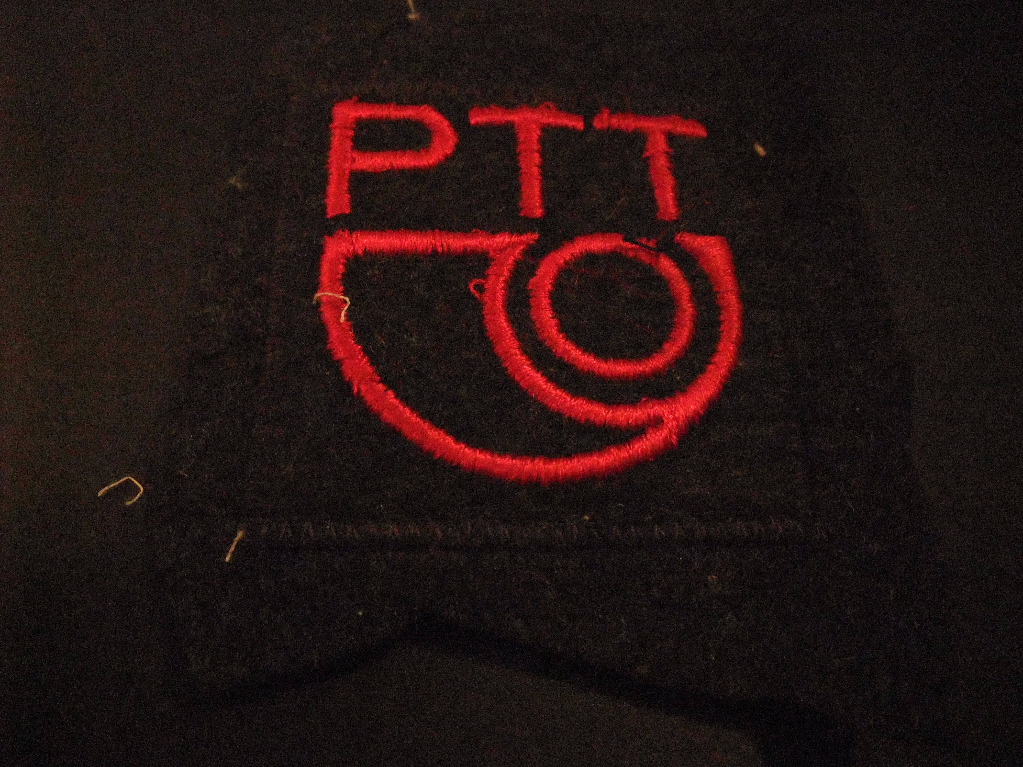 PTT opnaaiembleem met oud logo post